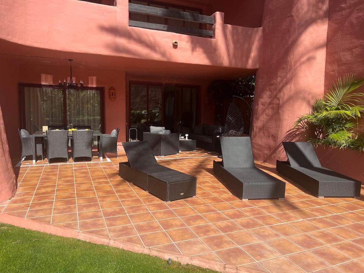 Te Huur 2 Slaapkamers Frontline Strand Complex Estepona Extérieur photo