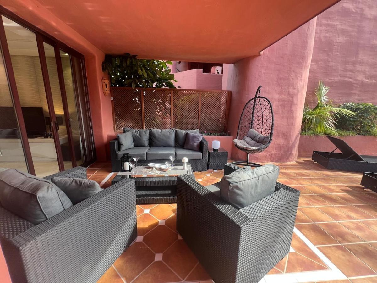 Te Huur 2 Slaapkamers Frontline Strand Complex Estepona Extérieur photo
