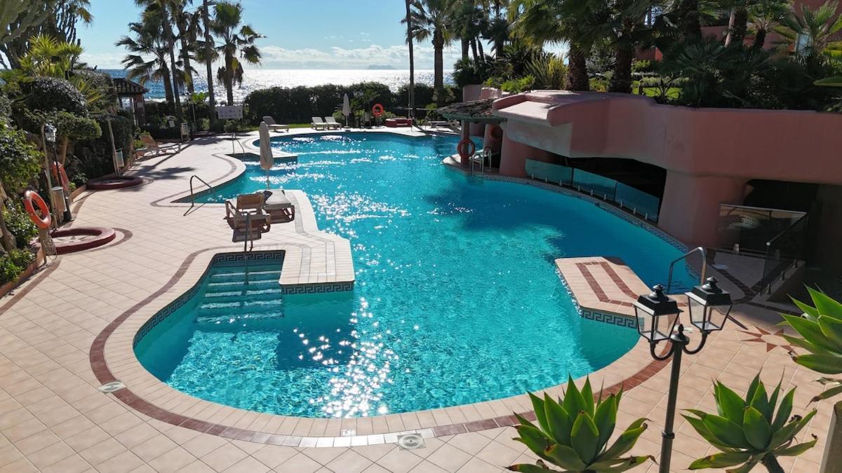 Te Huur 2 Slaapkamers Frontline Strand Complex Estepona Extérieur photo