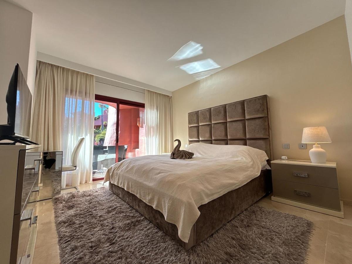 Te Huur 2 Slaapkamers Frontline Strand Complex Estepona Extérieur photo