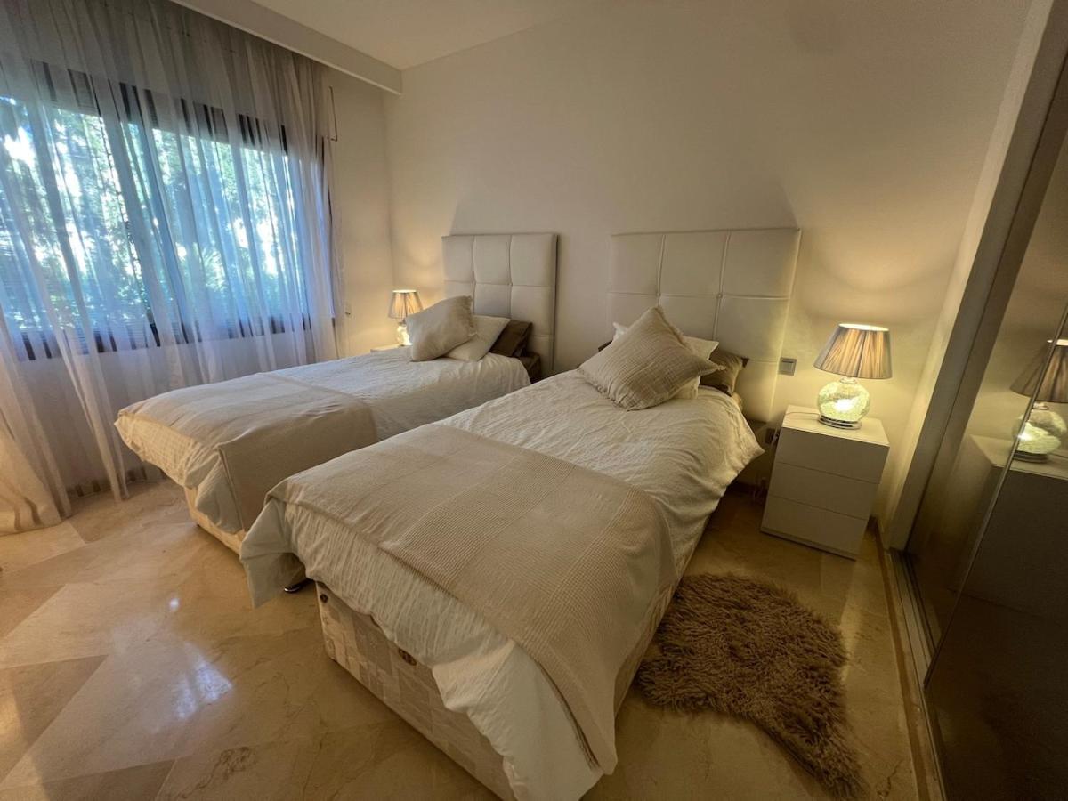Te Huur 2 Slaapkamers Frontline Strand Complex Estepona Extérieur photo