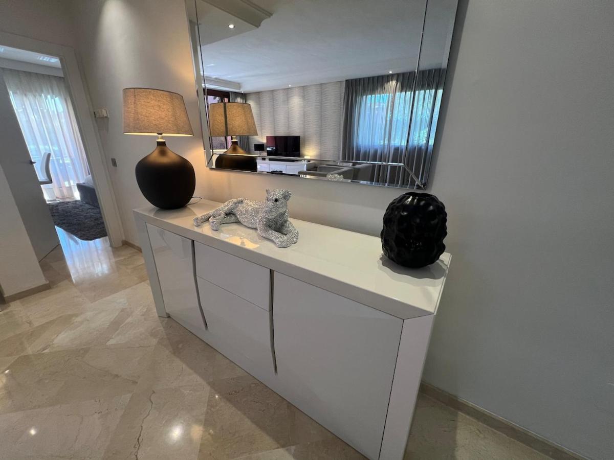 Te Huur 2 Slaapkamers Frontline Strand Complex Estepona Extérieur photo