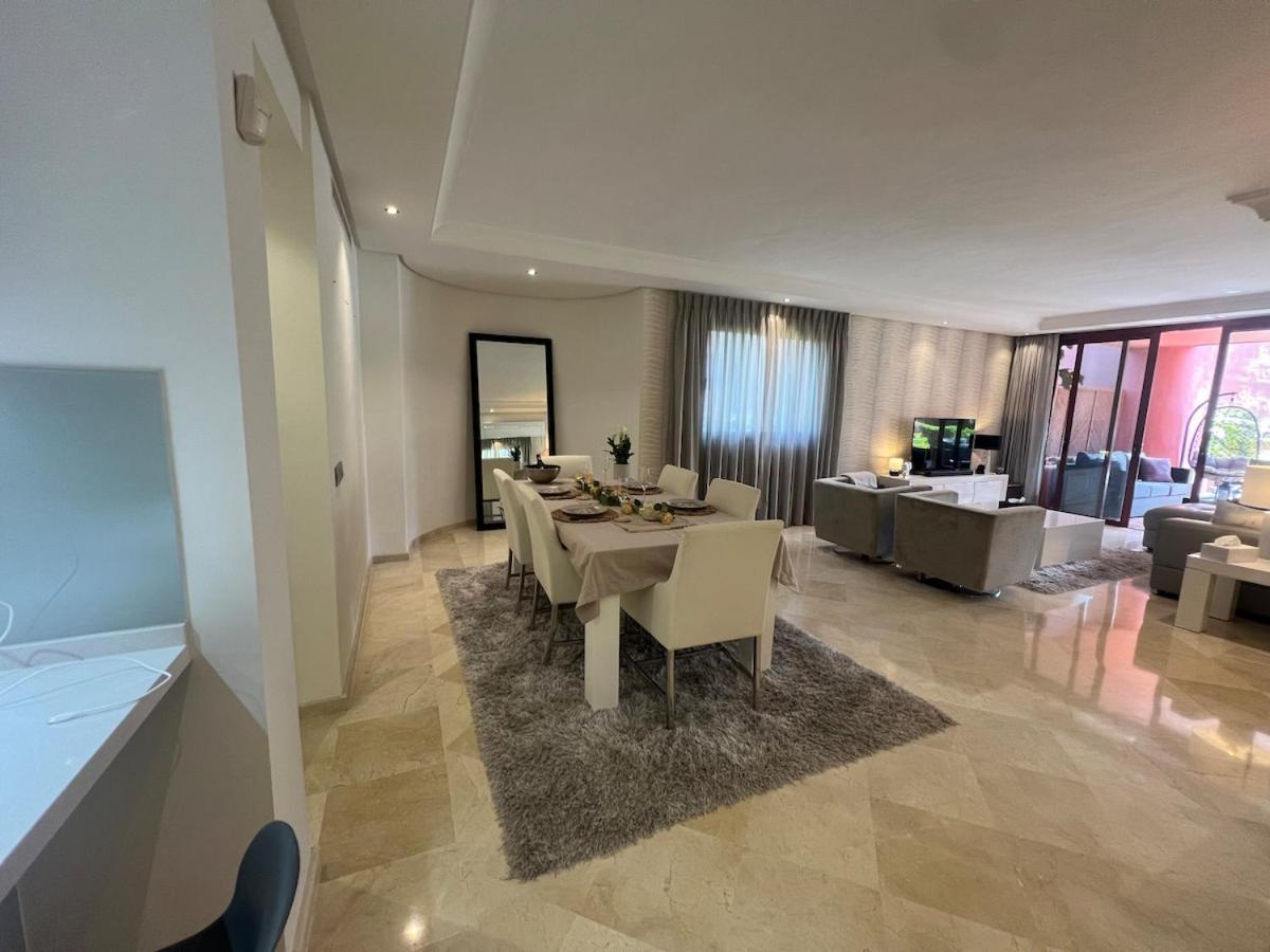 Te Huur 2 Slaapkamers Frontline Strand Complex Estepona Extérieur photo