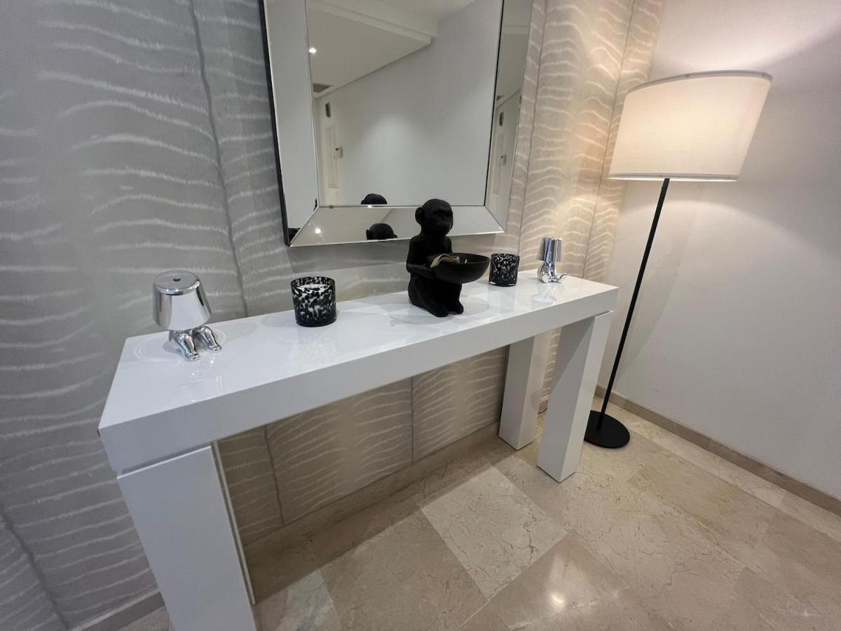 Te Huur 2 Slaapkamers Frontline Strand Complex Estepona Extérieur photo