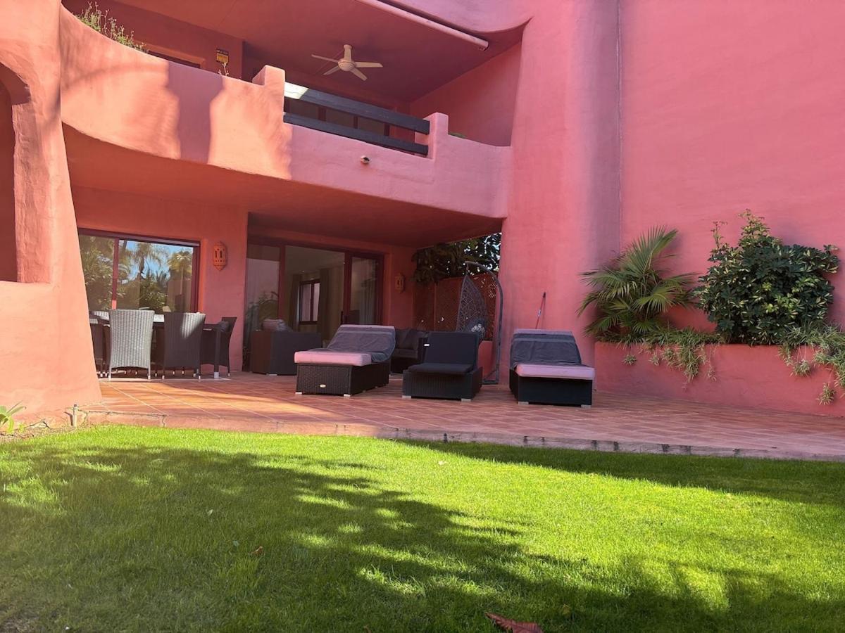Te Huur 2 Slaapkamers Frontline Strand Complex Estepona Extérieur photo