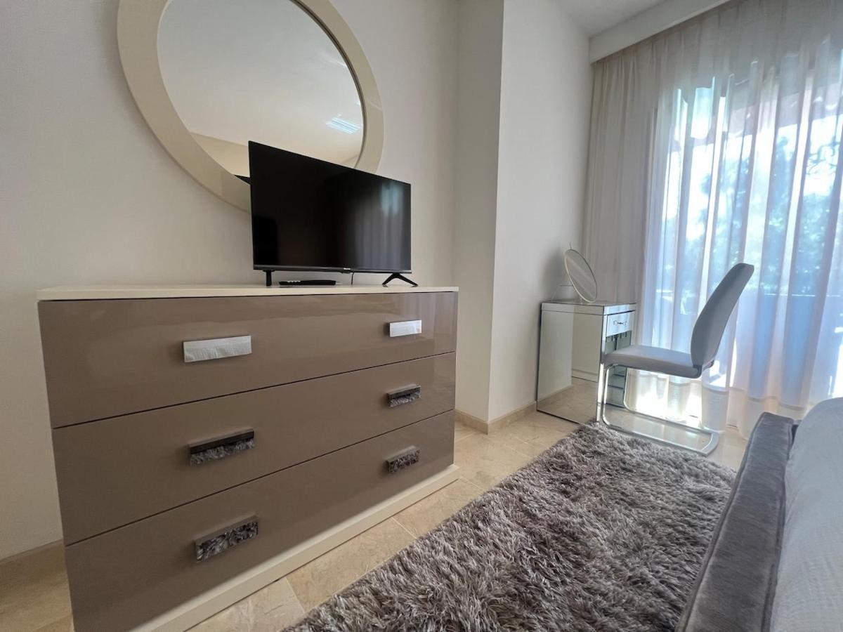 Te Huur 2 Slaapkamers Frontline Strand Complex Estepona Extérieur photo